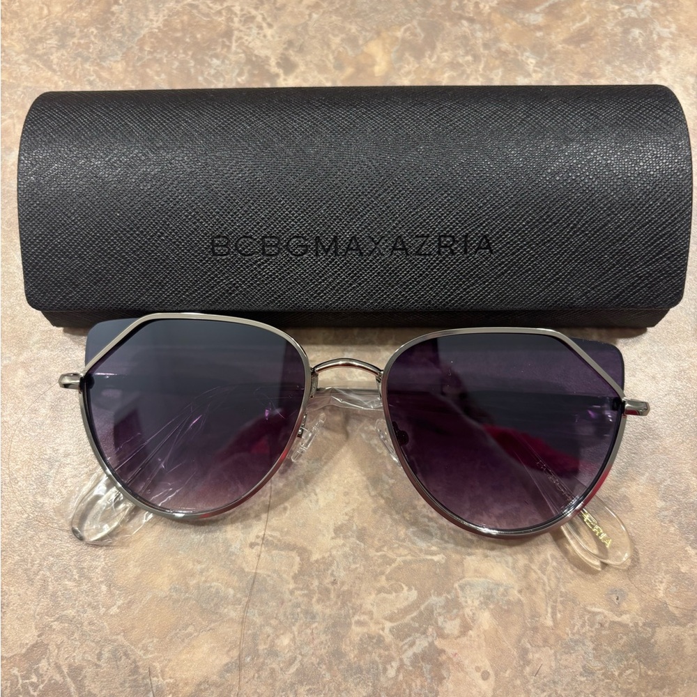 NWT BCBGMaxAzria Aviator Sunglasses with Gradient Lenses